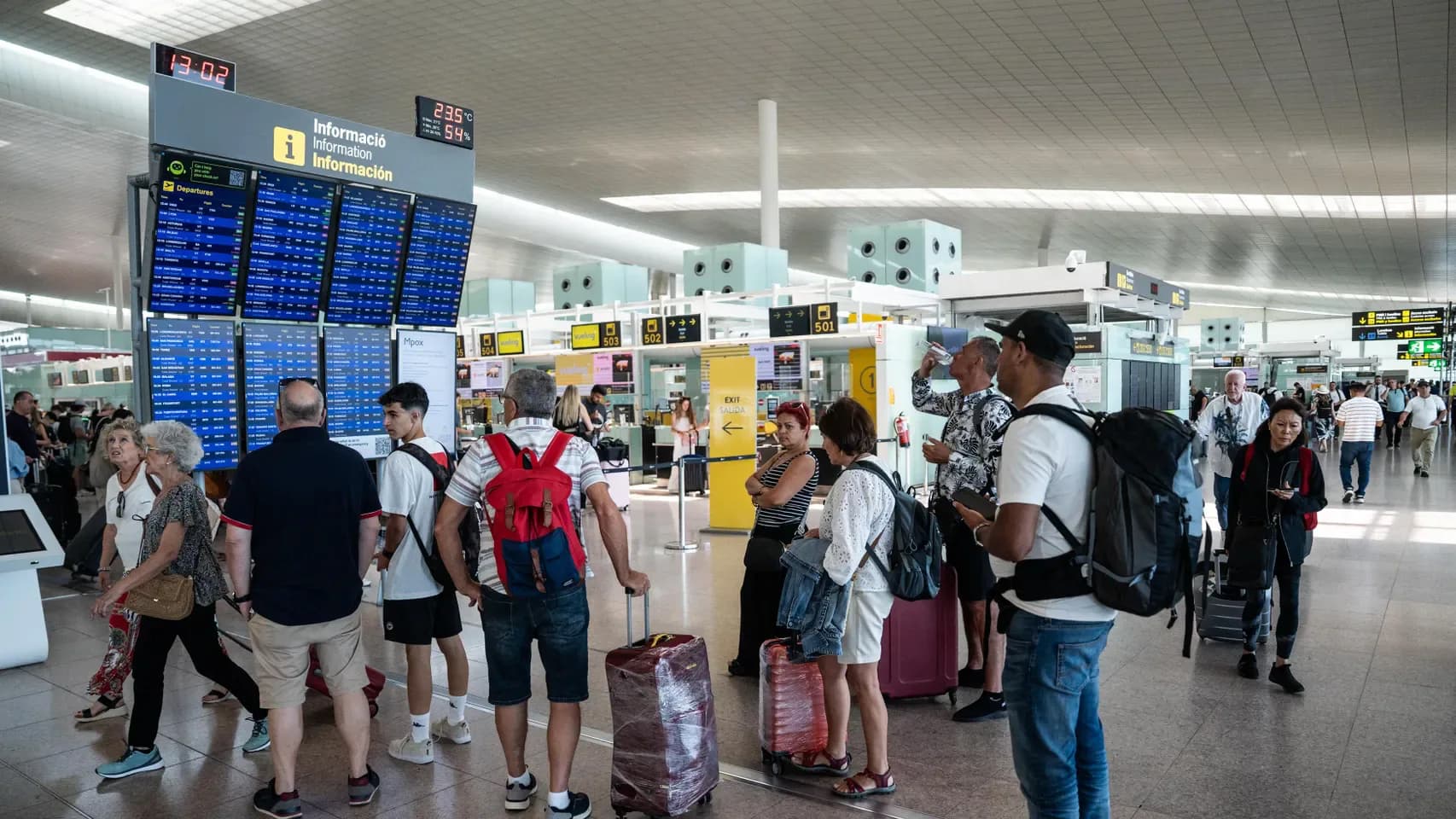 Забастовка в Эль-Прате началась: отменены 20 рейсов