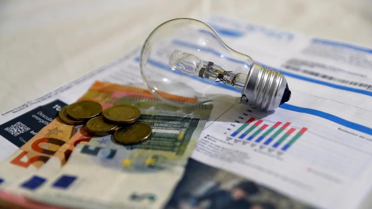 Счёт за свет в августе впервые за 4 года превысит 100 евро