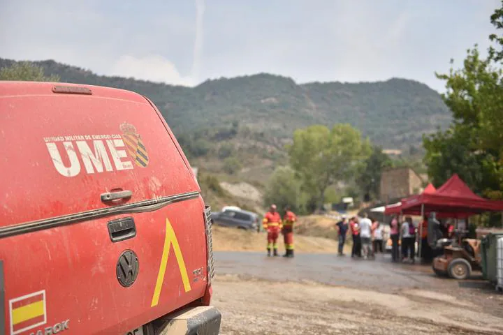 Автомобиль UME в районе пожара Лас-Пеньяс-де-Риглос 16 августа 2026 года