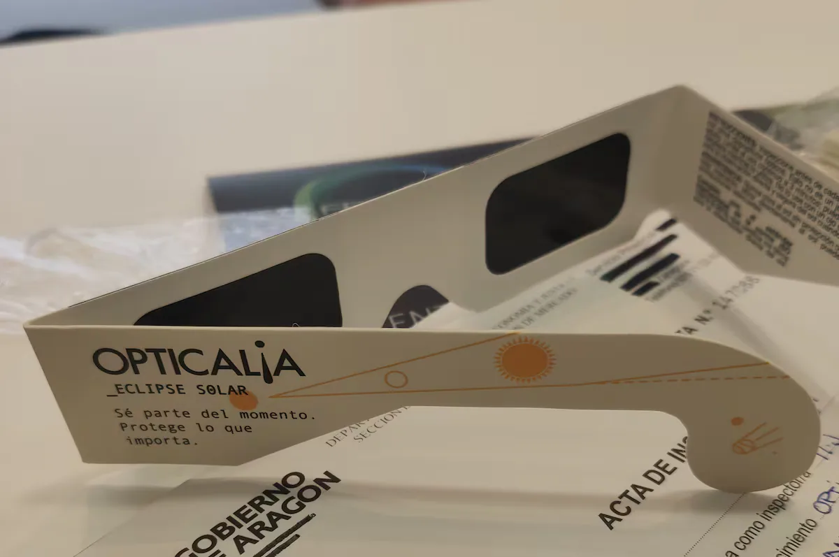 Отозванные очки Opticalia для наблюдения за затмением